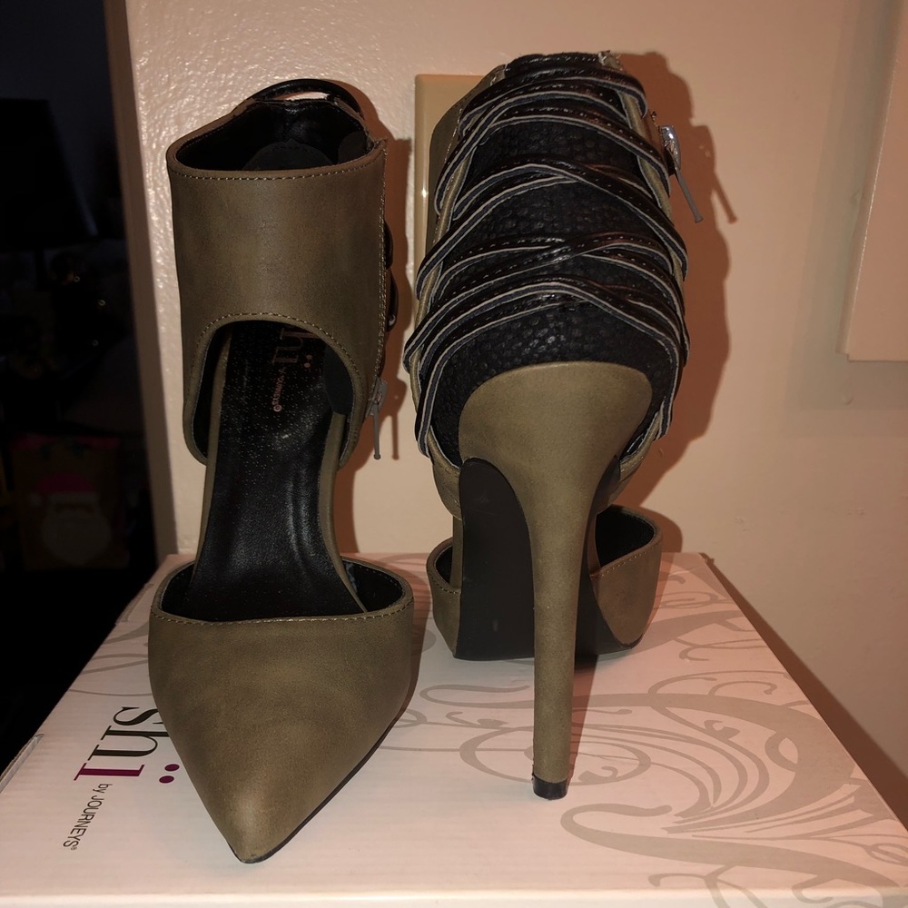 Ladies pumps with side zip